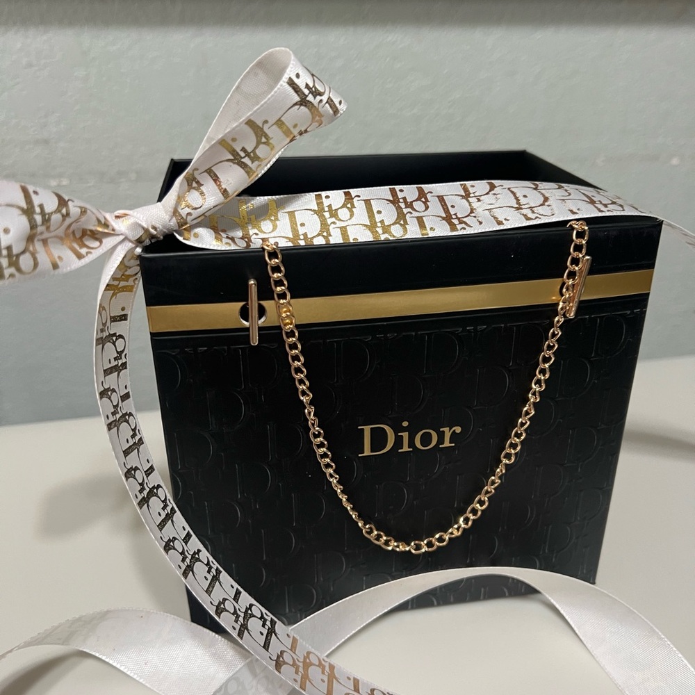1 gift box or flower box and 4 yards of unique brand ribbon